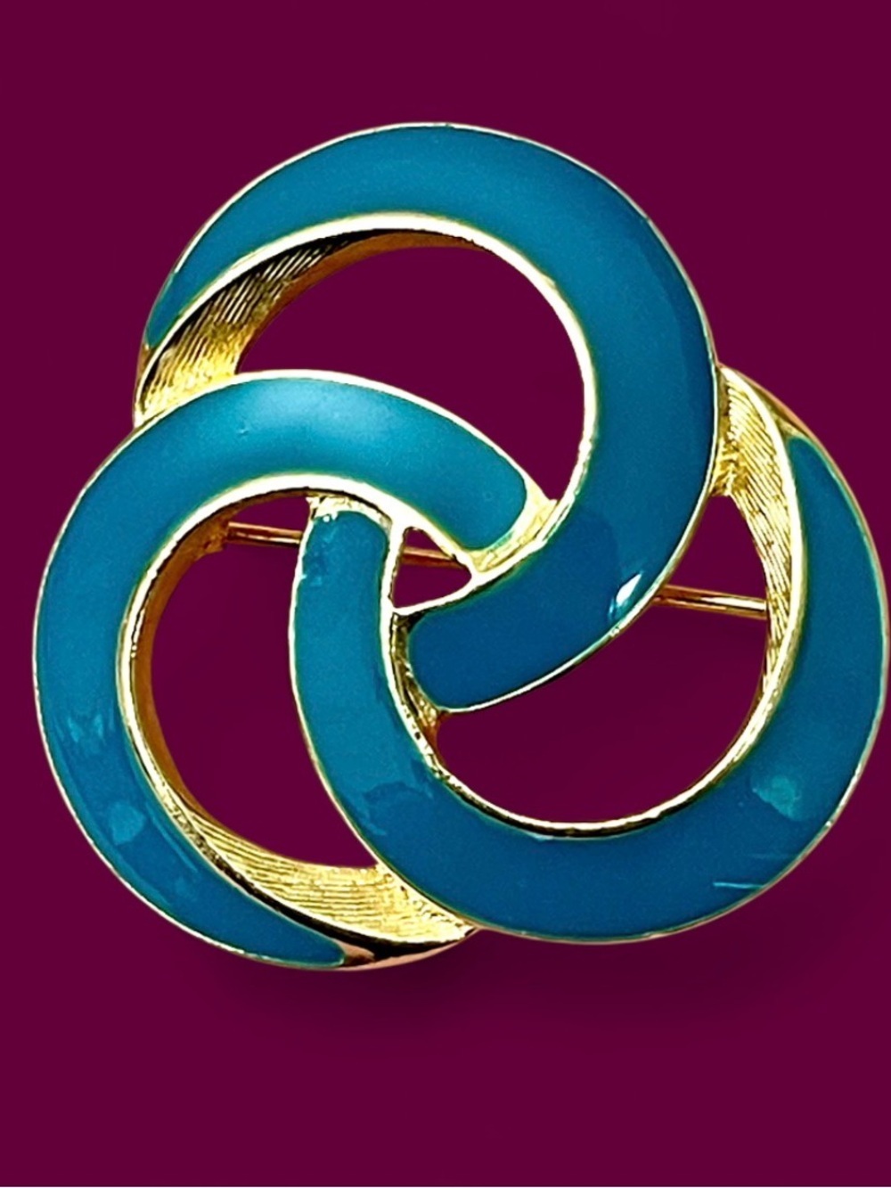 Vintage Craft Signed Teal Enamel Interlocking Love Knot Circle Brooch MCM Gold